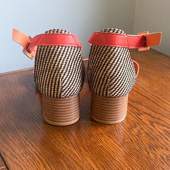 ModCloth Freeing Motif Mid Heel Sandals Size 7 - Picture 7 of 7